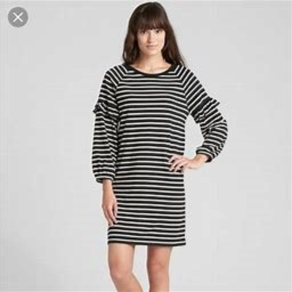 Gap Ruffle Sleeve Stripe dress in Black. Size M